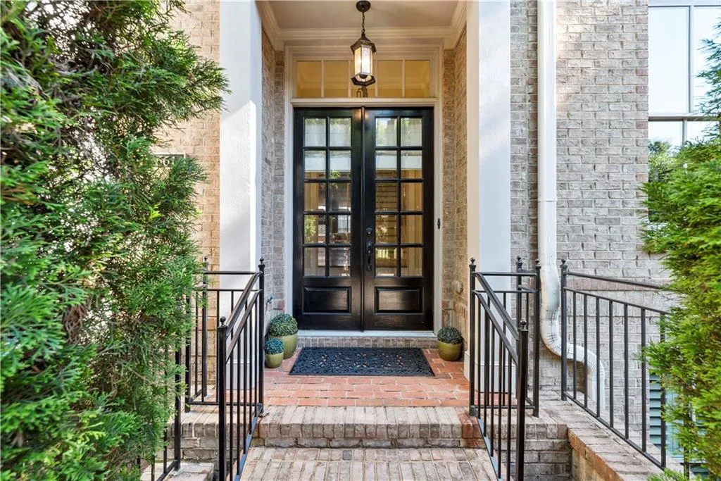 661 Lockton Place, Sandy Springs, Georgia 30342, 3 Bedrooms Bedrooms, ,4 BathroomsBathrooms,Residential,Sold,661 Lockton Place,6887447