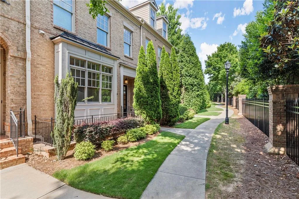 661 Lockton Place, Sandy Springs, Georgia 30342, 3 Bedrooms Bedrooms, ,4 BathroomsBathrooms,Residential,Sold,661 Lockton Place,6887447