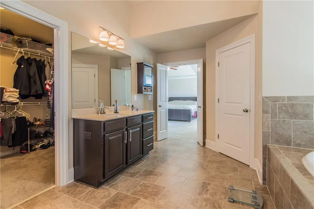 7625 Highland Bluff, Atlanta, Georgia 30328, 4 Bedrooms Bedrooms, ,3 BathroomsBathrooms,Residential,Sold,7625 Highland Bluff,5989835