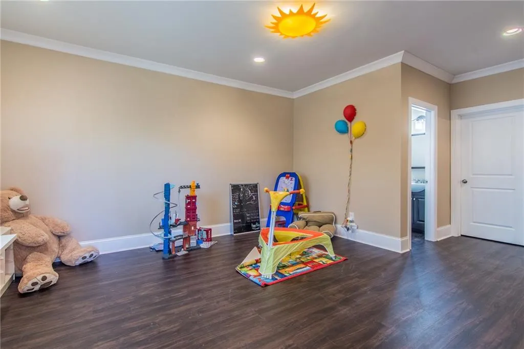 7625 Highland Bluff, Atlanta, Georgia 30328, 4 Bedrooms Bedrooms, ,3 BathroomsBathrooms,Residential,Sold,7625 Highland Bluff,5989835