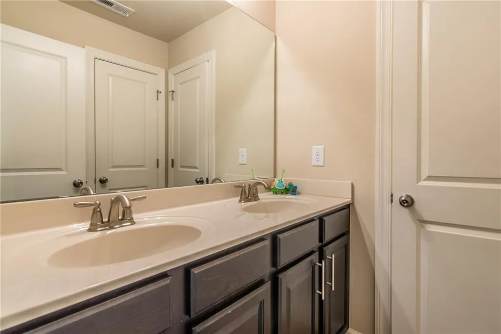 7625 Highland Bluff, Atlanta, Georgia 30328, 4 Bedrooms Bedrooms, ,3 BathroomsBathrooms,Residential,Sold,7625 Highland Bluff,5989835