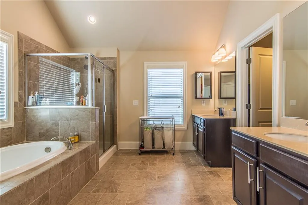 7625 Highland Bluff, Atlanta, Georgia 30328, 4 Bedrooms Bedrooms, ,3 BathroomsBathrooms,Residential,Sold,7625 Highland Bluff,5989835