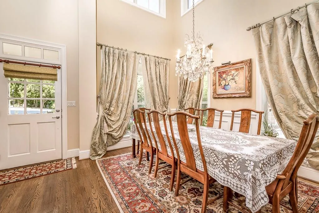 5413 Glenridge Cove, Atlanta, Georgia 30342, 3 Bedrooms Bedrooms, ,3 BathroomsBathrooms,Residential,Sold,5413 Glenridge Cove,6024956