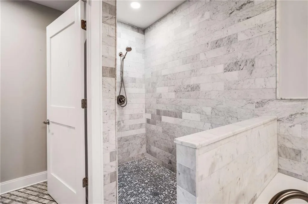 905 Juniper Street Ne Unit 512, Atlanta, Georgia 30309, 3 Bedrooms Bedrooms, ,3 BathroomsBathrooms,Residential,For Sale,905 Juniper Street Ne Unit 512,7649412