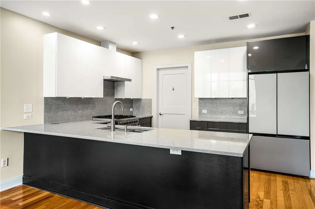 905 Juniper Street Ne Unit 512, Atlanta, Georgia 30309, 3 Bedrooms Bedrooms, ,3 BathroomsBathrooms,Residential,For Sale,905 Juniper Street Ne Unit 512,7649412
