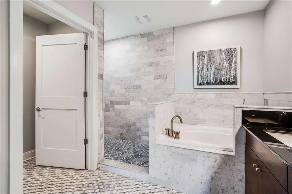 905 Juniper Street Ne Unit 512, Atlanta, Georgia 30309, 3 Bedrooms Bedrooms, ,3 BathroomsBathrooms,Residential,For Sale,905 Juniper Street Ne Unit 512,7649412