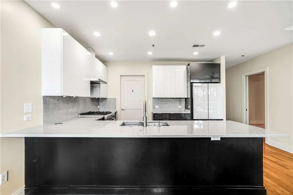 905 Juniper Street Ne Unit 512, Atlanta, Georgia 30309, 3 Bedrooms Bedrooms, ,3 BathroomsBathrooms,Residential,For Sale,905 Juniper Street Ne Unit 512,7649412