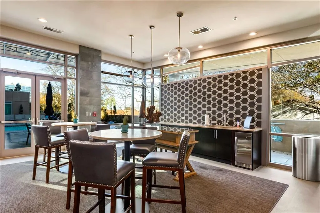 905 Juniper Street Ne Unit 512, Atlanta, Georgia 30309, 3 Bedrooms Bedrooms, ,3 BathroomsBathrooms,Residential,For Sale,905 Juniper Street Ne Unit 512,7649412