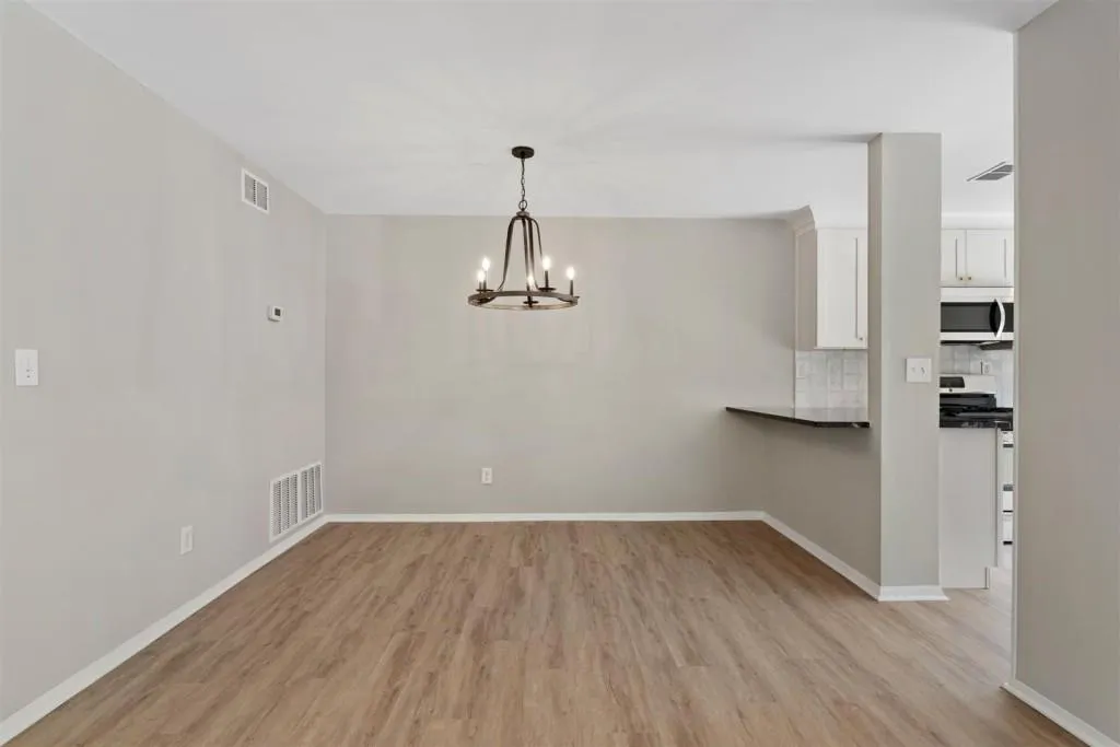 1106 Woodcliff Drive, Sandy Springs, Georgia 30350, 2 Bedrooms Bedrooms, ,2 BathroomsBathrooms,Residential,Sold,1106 Woodcliff Drive,6867505