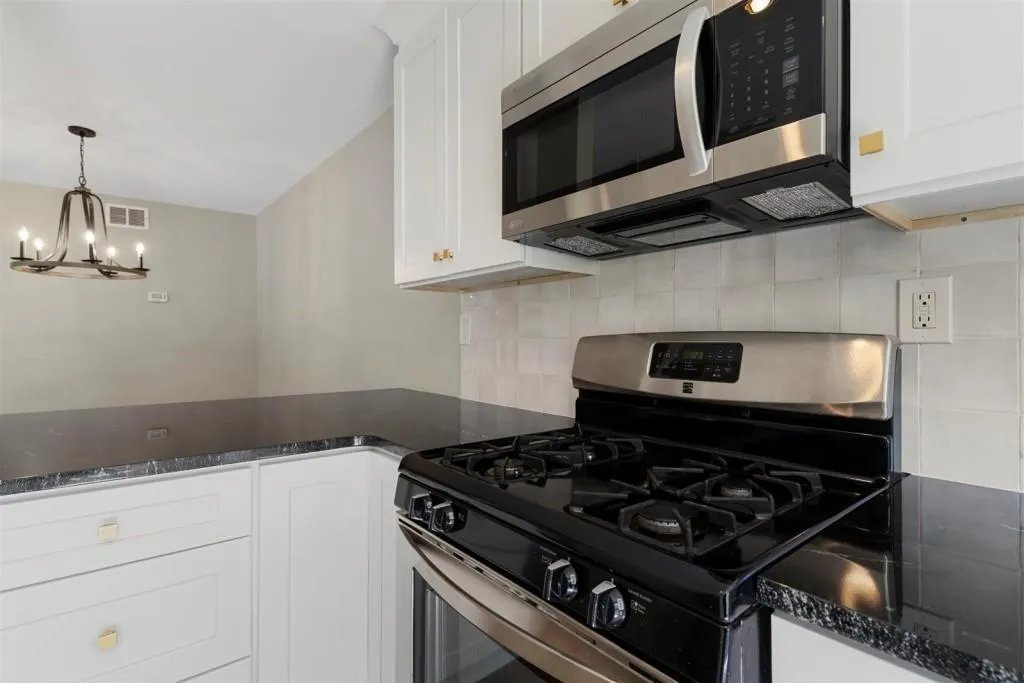 1106 Woodcliff Drive, Sandy Springs, Georgia 30350, 2 Bedrooms Bedrooms, ,2 BathroomsBathrooms,Residential,Sold,1106 Woodcliff Drive,6867505