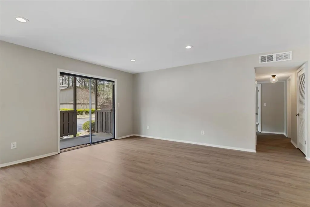 1106 Woodcliff Drive, Sandy Springs, Georgia 30350, 2 Bedrooms Bedrooms, ,2 BathroomsBathrooms,Residential,Sold,1106 Woodcliff Drive,6867505