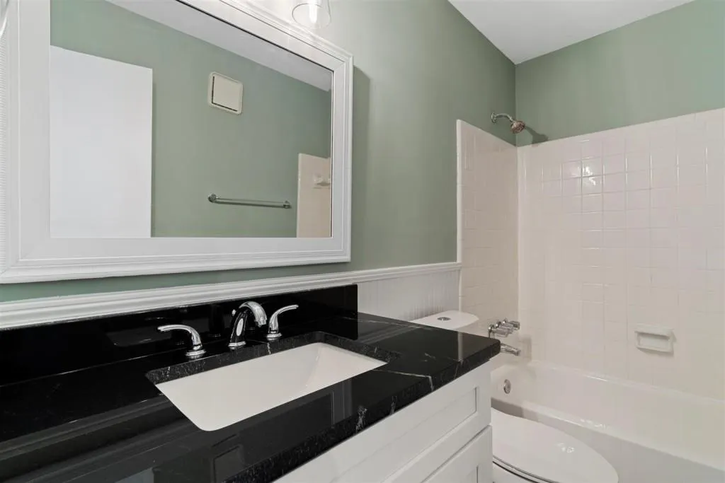 1106 Woodcliff Drive, Sandy Springs, Georgia 30350, 2 Bedrooms Bedrooms, ,2 BathroomsBathrooms,Residential,Sold,1106 Woodcliff Drive,6867505