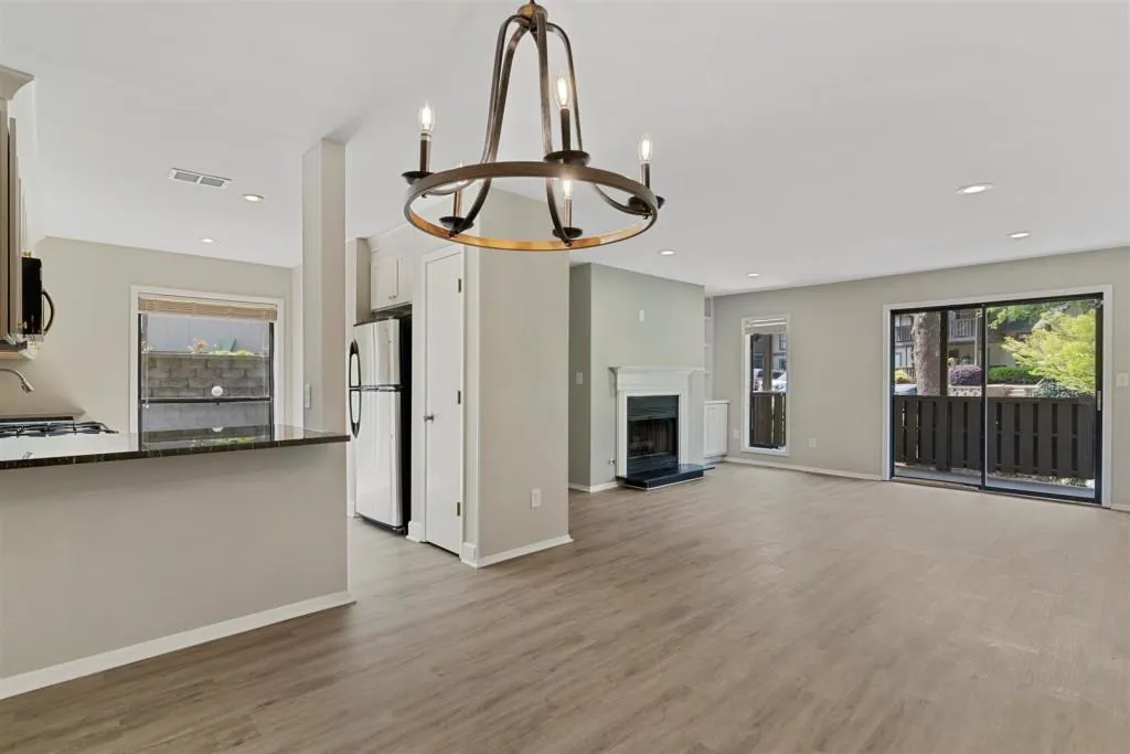 1106 Woodcliff Drive, Sandy Springs, Georgia 30350, 2 Bedrooms Bedrooms, ,2 BathroomsBathrooms,Residential,Sold,1106 Woodcliff Drive,6867505
