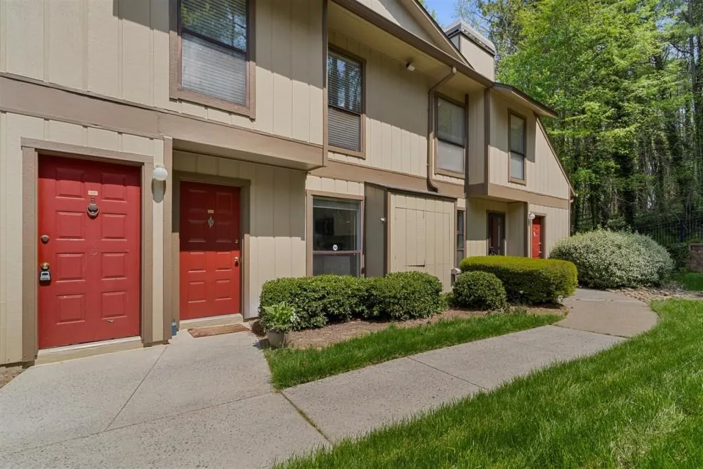 1106 Woodcliff Drive, Sandy Springs, Georgia 30350, 2 Bedrooms Bedrooms, ,2 BathroomsBathrooms,Residential,Sold,1106 Woodcliff Drive,6867505