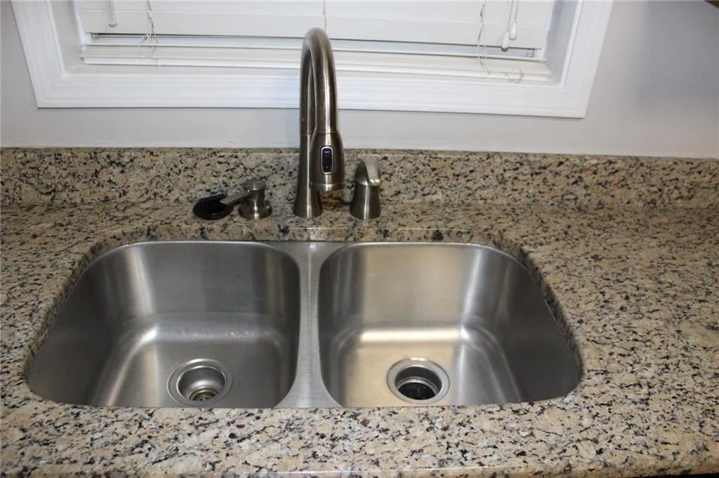 704 Vicksburg Place, Atlanta, Georgia 30350, 3 Bedrooms Bedrooms, ,2 BathroomsBathrooms,Residential,Sold,704 Vicksburg Place,6111486