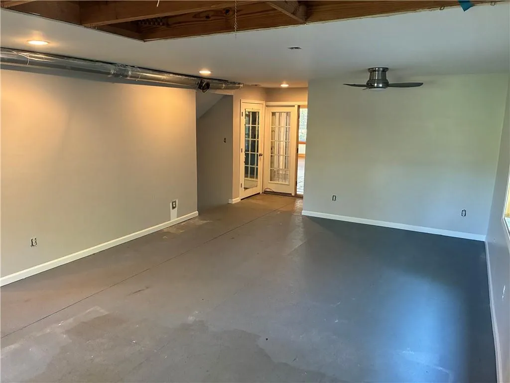 Unfurnished room with concrete floors, a ceiling fan, and recessed lighting