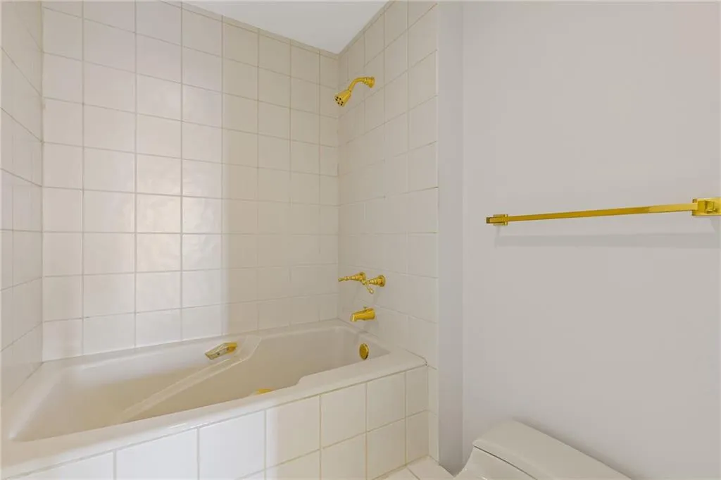 2660 Peachtree Road Nw Unit 30g, Atlanta, Georgia 30305, 2 Bedrooms Bedrooms, ,2 BathroomsBathrooms,Residential,For Sale,2660 Peachtree Road Nw Unit 30g,7620735