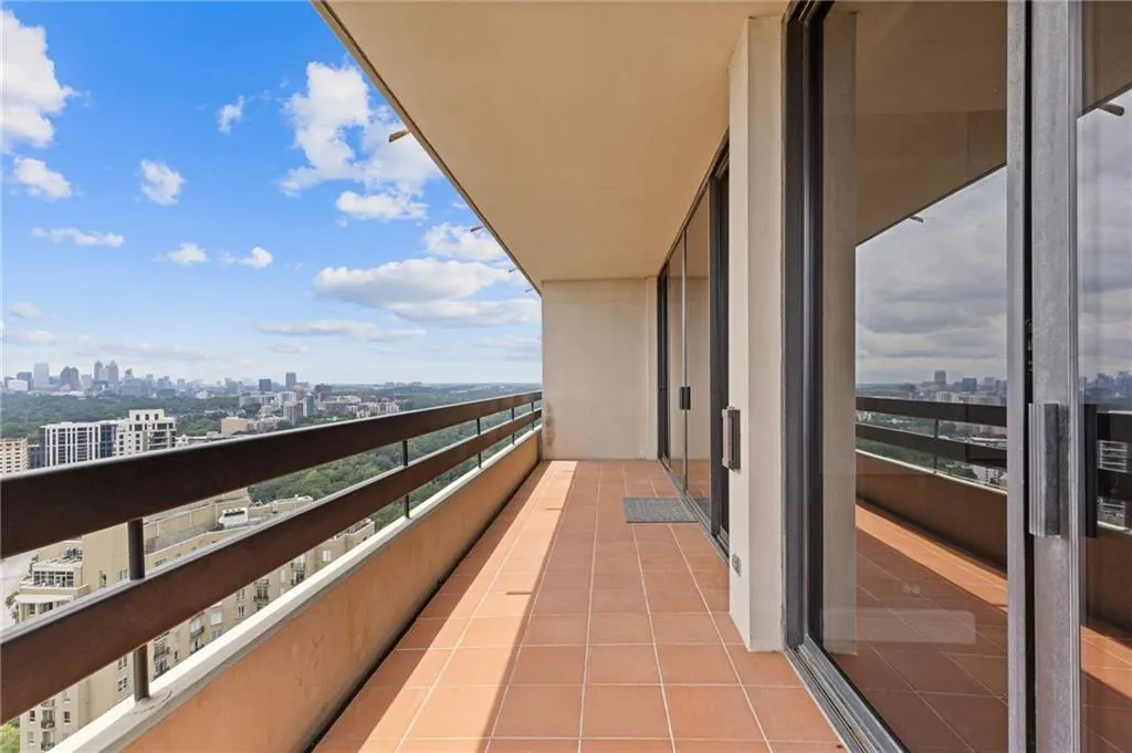 2660 Peachtree Road Nw Unit 30g, Atlanta, Georgia 30305, 2 Bedrooms Bedrooms, ,2 BathroomsBathrooms,Residential,For Sale,2660 Peachtree Road Nw Unit 30g,7620735