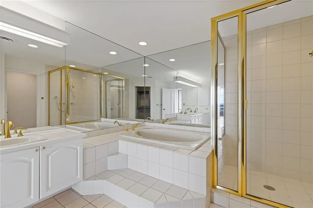 2660 Peachtree Road Nw Unit 30g, Atlanta, Georgia 30305, 2 Bedrooms Bedrooms, ,2 BathroomsBathrooms,Residential,For Sale,2660 Peachtree Road Nw Unit 30g,7620735