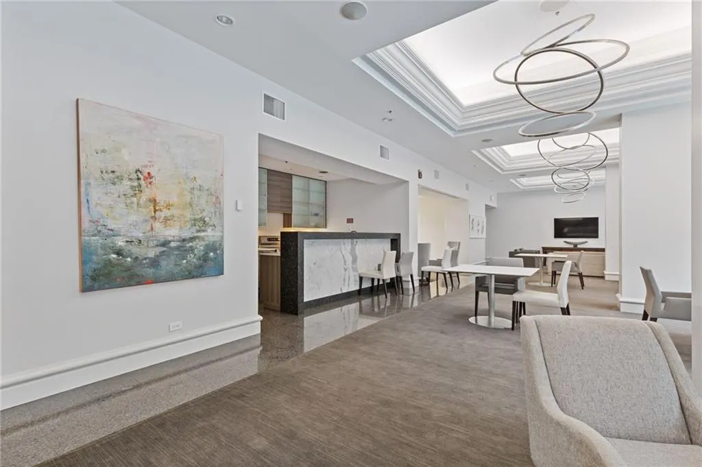 2660 Peachtree Road Nw Unit 30g, Atlanta, Georgia 30305, 2 Bedrooms Bedrooms, ,2 BathroomsBathrooms,Residential,For Sale,2660 Peachtree Road Nw Unit 30g,7620735