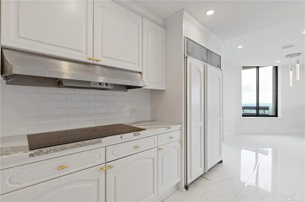 2660 Peachtree Road Nw Unit 30g, Atlanta, Georgia 30305, 2 Bedrooms Bedrooms, ,2 BathroomsBathrooms,Residential,For Sale,2660 Peachtree Road Nw Unit 30g,7620735