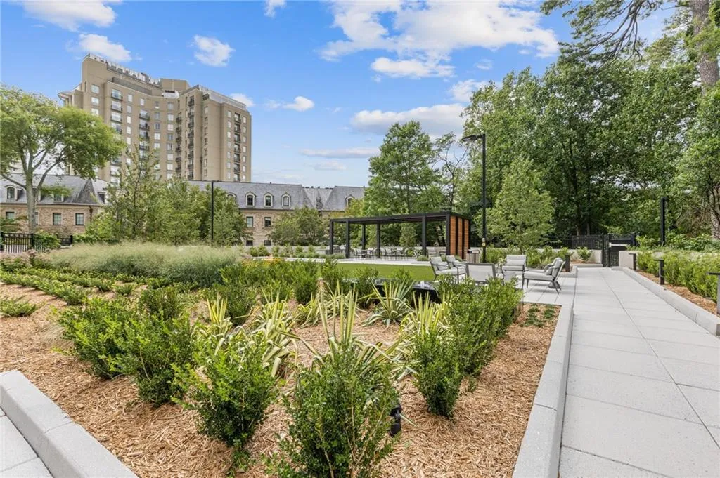 2660 Peachtree Road Nw Unit 30g, Atlanta, Georgia 30305, 2 Bedrooms Bedrooms, ,2 BathroomsBathrooms,Residential,For Sale,2660 Peachtree Road Nw Unit 30g,7620735