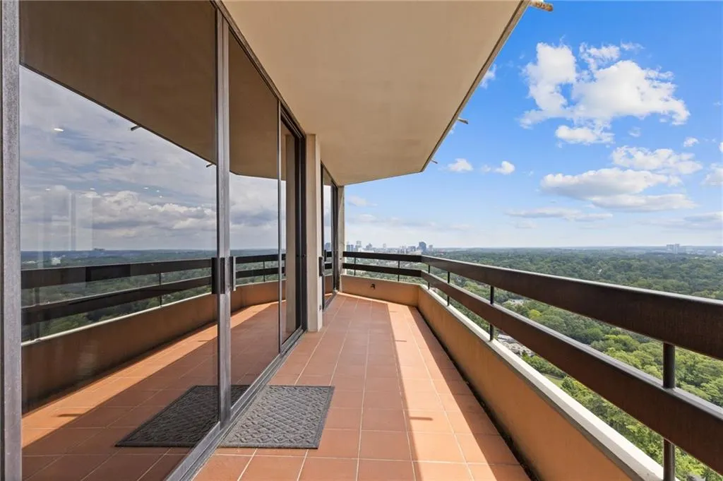 2660 Peachtree Road Nw Unit 30g, Atlanta, Georgia 30305, 2 Bedrooms Bedrooms, ,2 BathroomsBathrooms,Residential,For Sale,2660 Peachtree Road Nw Unit 30g,7620735