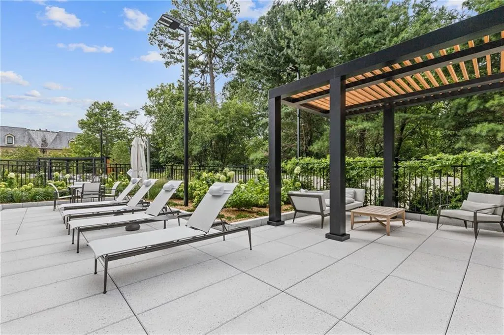 2660 Peachtree Road Nw Unit 30g, Atlanta, Georgia 30305, 2 Bedrooms Bedrooms, ,2 BathroomsBathrooms,Residential,For Sale,2660 Peachtree Road Nw Unit 30g,7620735