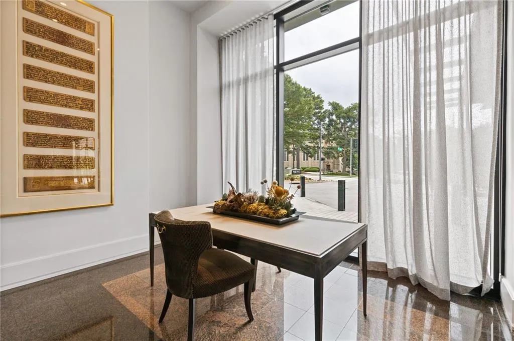 2660 Peachtree Road Nw Unit 30g, Atlanta, Georgia 30305, 2 Bedrooms Bedrooms, ,2 BathroomsBathrooms,Residential,For Sale,2660 Peachtree Road Nw Unit 30g,7620735