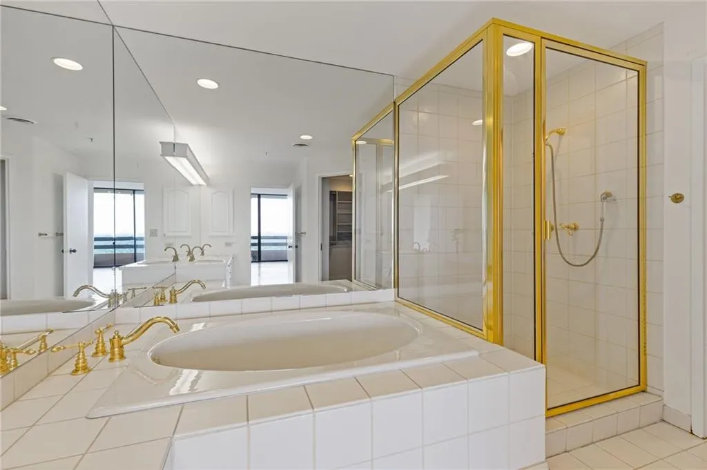 2660 Peachtree Road Nw Unit 30g, Atlanta, Georgia 30305, 2 Bedrooms Bedrooms, ,2 BathroomsBathrooms,Residential,For Sale,2660 Peachtree Road Nw Unit 30g,7620735