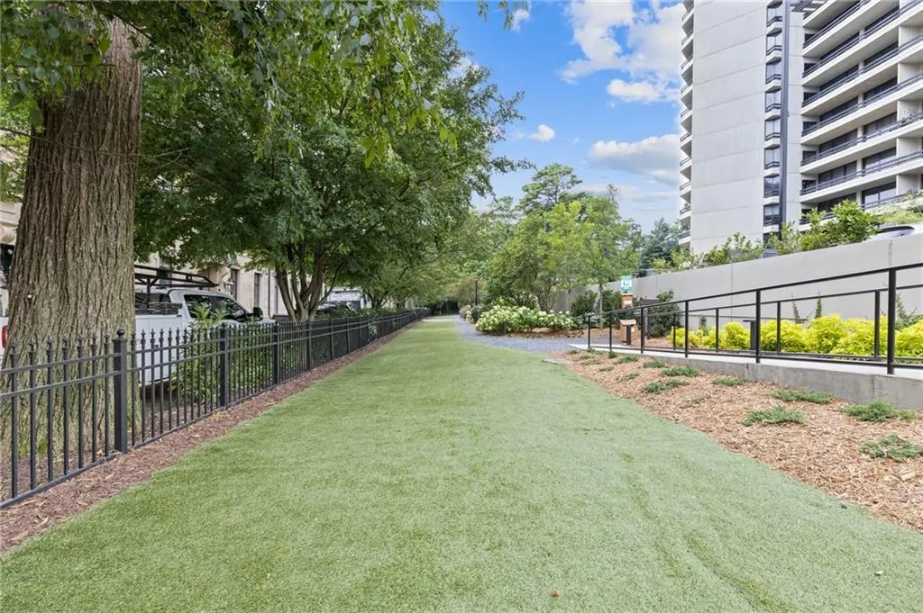 2660 Peachtree Road Nw Unit 30g, Atlanta, Georgia 30305, 2 Bedrooms Bedrooms, ,2 BathroomsBathrooms,Residential,For Sale,2660 Peachtree Road Nw Unit 30g,7620735