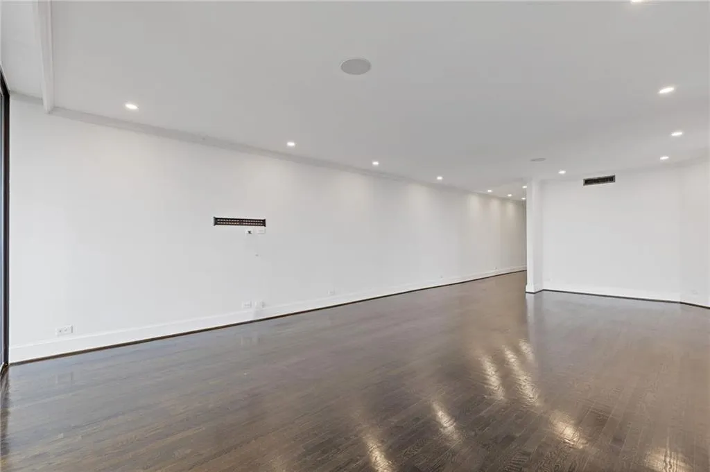 2660 Peachtree Road Nw Unit 30g, Atlanta, Georgia 30305, 2 Bedrooms Bedrooms, ,2 BathroomsBathrooms,Residential,For Sale,2660 Peachtree Road Nw Unit 30g,7620735
