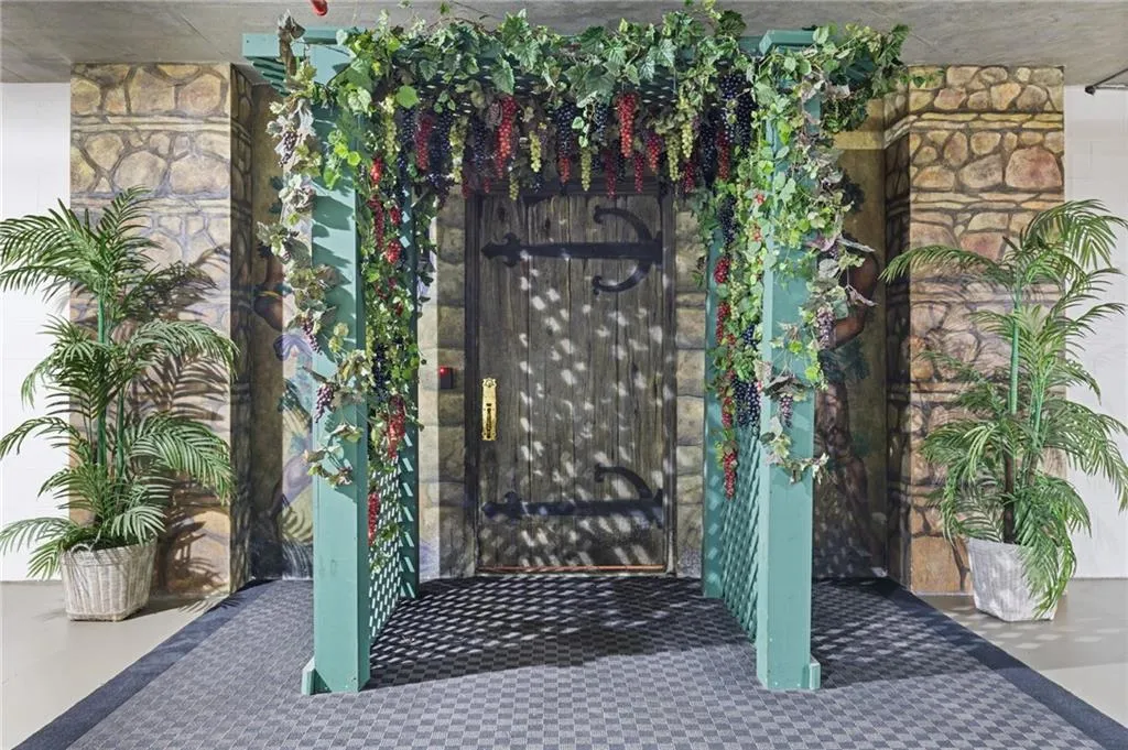 2660 Peachtree Road Nw Unit 30g, Atlanta, Georgia 30305, 2 Bedrooms Bedrooms, ,2 BathroomsBathrooms,Residential,For Sale,2660 Peachtree Road Nw Unit 30g,7620735