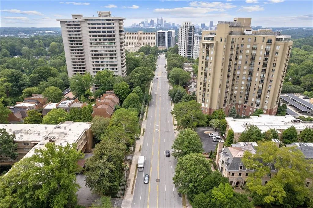 2660 Peachtree Road Nw Unit 30g, Atlanta, Georgia 30305, 2 Bedrooms Bedrooms, ,2 BathroomsBathrooms,Residential,For Sale,2660 Peachtree Road Nw Unit 30g,7620735