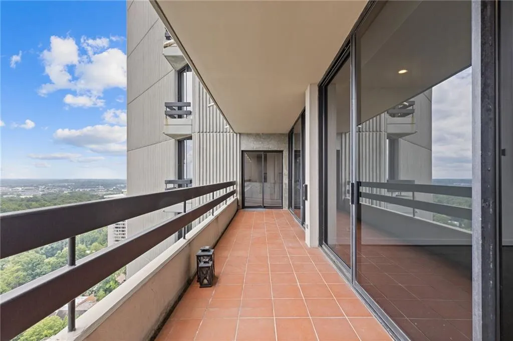 2660 Peachtree Road Nw Unit 30g, Atlanta, Georgia 30305, 2 Bedrooms Bedrooms, ,2 BathroomsBathrooms,Residential,For Sale,2660 Peachtree Road Nw Unit 30g,7620735