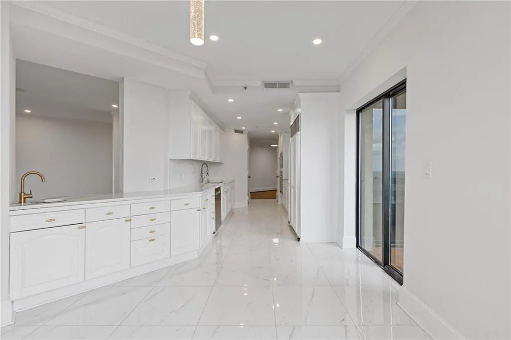 2660 Peachtree Road Nw Unit 30g, Atlanta, Georgia 30305, 2 Bedrooms Bedrooms, ,2 BathroomsBathrooms,Residential,For Sale,2660 Peachtree Road Nw Unit 30g,7620735