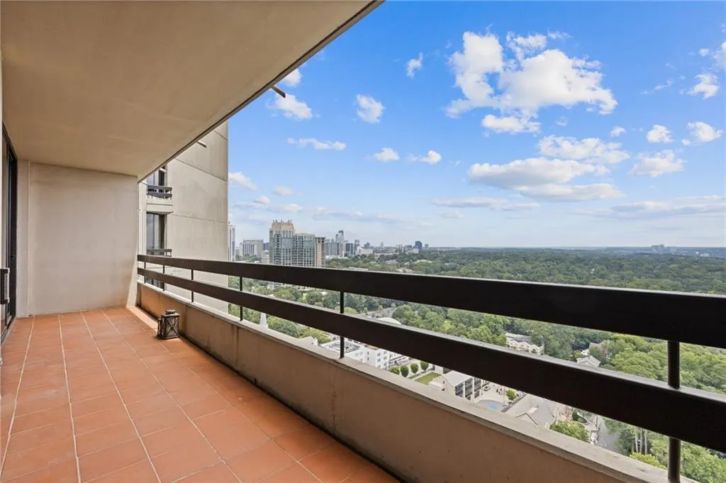 2660 Peachtree Road Nw Unit 30g, Atlanta, Georgia 30305, 2 Bedrooms Bedrooms, ,2 BathroomsBathrooms,Residential,For Sale,2660 Peachtree Road Nw Unit 30g,7620735
