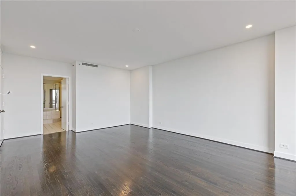 2660 Peachtree Road Nw Unit 30g, Atlanta, Georgia 30305, 2 Bedrooms Bedrooms, ,2 BathroomsBathrooms,Residential,For Sale,2660 Peachtree Road Nw Unit 30g,7620735