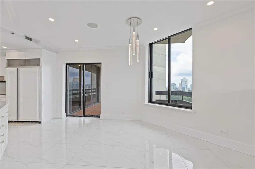 2660 Peachtree Road Nw Unit 30g, Atlanta, Georgia 30305, 2 Bedrooms Bedrooms, ,2 BathroomsBathrooms,Residential,For Sale,2660 Peachtree Road Nw Unit 30g,7620735