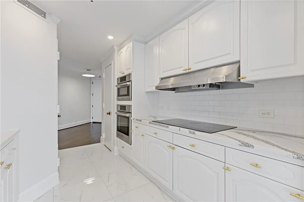 2660 Peachtree Road Nw Unit 30g, Atlanta, Georgia 30305, 2 Bedrooms Bedrooms, ,2 BathroomsBathrooms,Residential,For Sale,2660 Peachtree Road Nw Unit 30g,7620735