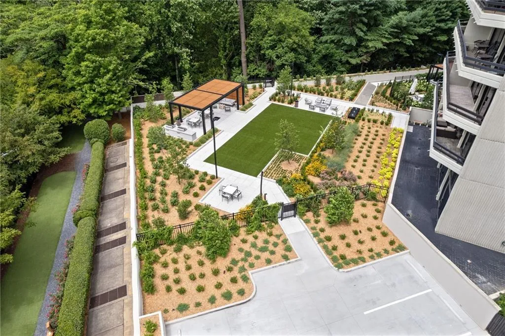 2660 Peachtree Road Nw Unit 30g, Atlanta, Georgia 30305, 2 Bedrooms Bedrooms, ,2 BathroomsBathrooms,Residential,For Sale,2660 Peachtree Road Nw Unit 30g,7620735