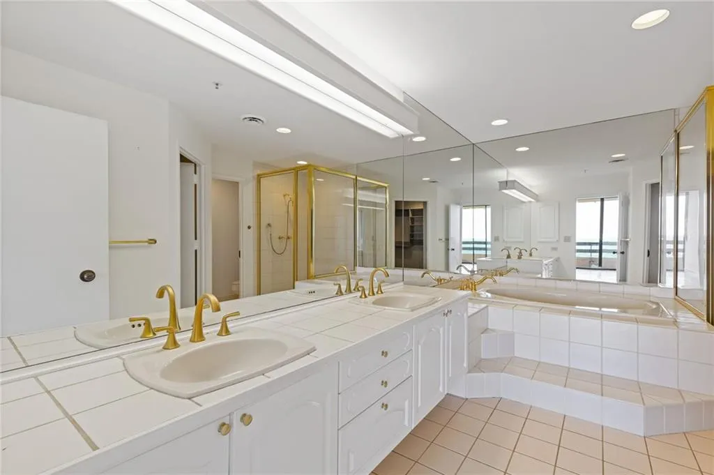 2660 Peachtree Road Nw Unit 30g, Atlanta, Georgia 30305, 2 Bedrooms Bedrooms, ,2 BathroomsBathrooms,Residential,For Sale,2660 Peachtree Road Nw Unit 30g,7620735