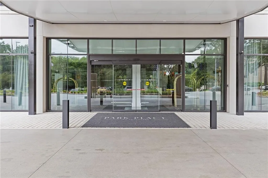 2660 Peachtree Road Nw Unit 30g, Atlanta, Georgia 30305, 2 Bedrooms Bedrooms, ,2 BathroomsBathrooms,Residential,For Sale,2660 Peachtree Road Nw Unit 30g,7620735