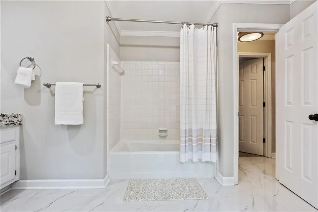 1183 Woods Circle Ne, Atlanta, Georgia 30324, 3 Bedrooms Bedrooms, ,3 BathroomsBathrooms,Residential,For Sale,1183 Woods Circle Ne,7591599