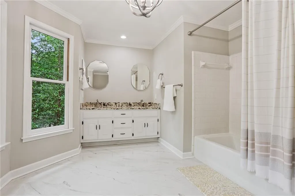 1183 Woods Circle Ne, Atlanta, Georgia 30324, 3 Bedrooms Bedrooms, ,3 BathroomsBathrooms,Residential,For Sale,1183 Woods Circle Ne,7591599