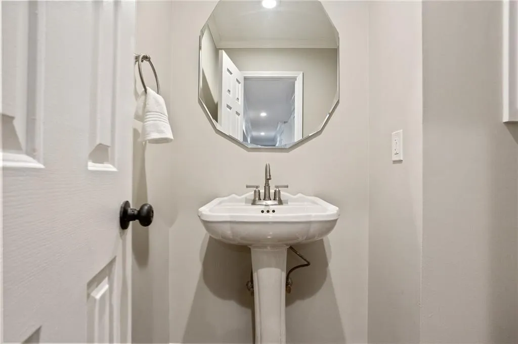 1183 Woods Circle Ne, Atlanta, Georgia 30324, 3 Bedrooms Bedrooms, ,3 BathroomsBathrooms,Residential,For Sale,1183 Woods Circle Ne,7591599