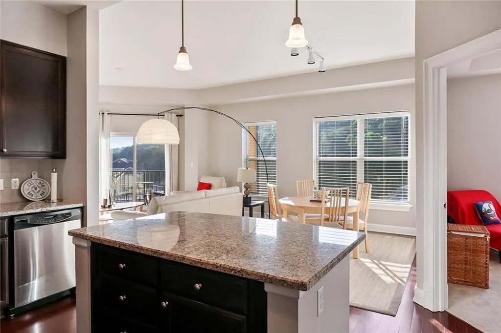 200 River Vista Drive Unit 715, Atlanta, Georgia 30339, 2 Bedrooms Bedrooms, ,2 BathroomsBathrooms,Residential,Sold,200 River Vista Drive Unit 715,6607104