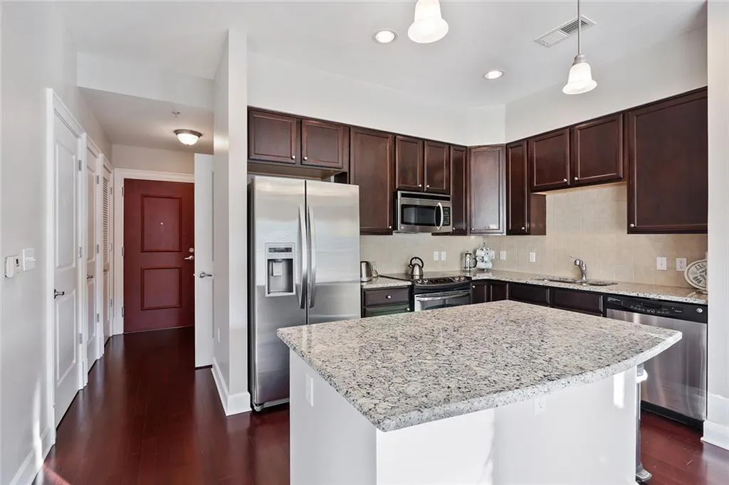 200 River Vista Drive Unit 715, Atlanta, Georgia 30339, 2 Bedrooms Bedrooms, ,2 BathroomsBathrooms,Residential,Sold,200 River Vista Drive Unit 715,6607104