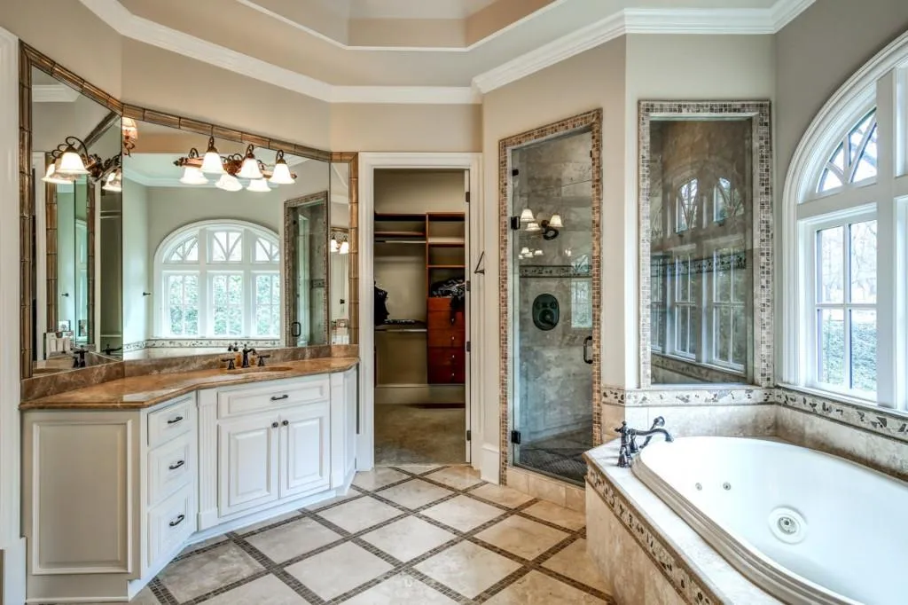 4980 High Point Road, Atlanta, Georgia 30342, 6 Bedrooms Bedrooms, ,5 BathroomsBathrooms,Residential,Sold,4980 High Point Road,5814352