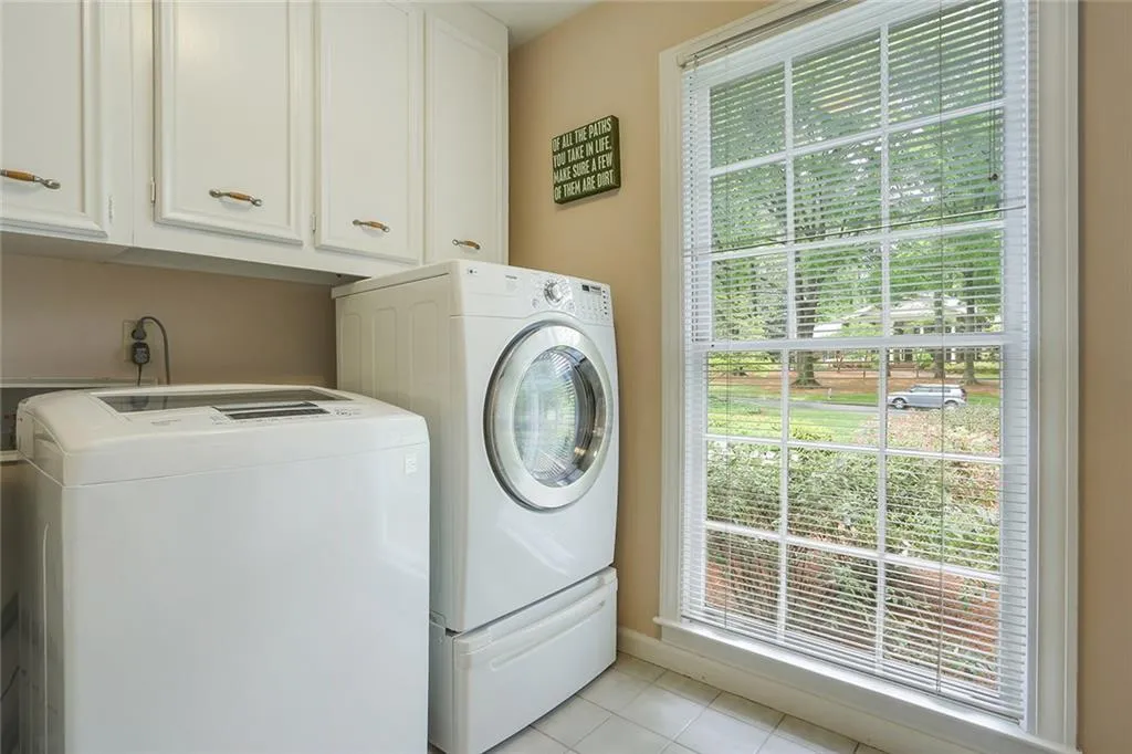 6175 Riverwood Drive Nw, Atlanta, Georgia 30328, 4 Bedrooms Bedrooms, ,3 BathroomsBathrooms,Residential,Sold,6175 Riverwood Drive Nw,5836389